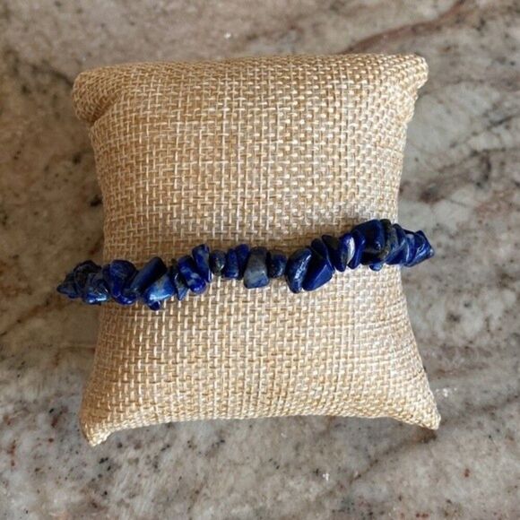Lapis Lazuli Chip Bracelet with Clasp - Picture 2 of 4